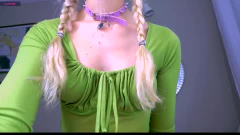 Snapshot of carmen__crybaby chatting on September 15, 2025, 2:00 am carmen__crybaby online show from September 15, 2025, 2:00 am