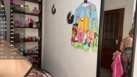 Elina online show from June 9, 2026, 9:37 pm