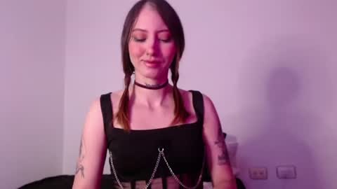 carmennrusso online show from October 16, 2025, 9:38 pm