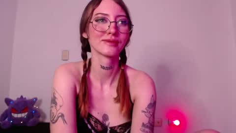 carmennrusso online show from December 16, 2025, 4:50 am