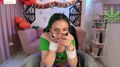 Snapshot of caro_fisher chatting on October 31, 2025, 12:50 pm Caro Fisher online show from October 31, 2025, 12:50 pm