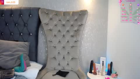 Snapshot of caro_fisher chatting on January 15, 2026, 1:05 pm Caro Fisher online show from January 15, 2026, 1:05 pm