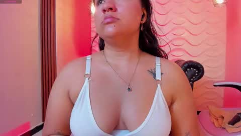 Snapshot of caro_sexyhot chatting on October 16, 2025, 12:11 am carolina online show from October 16, 2025, 12:11 am