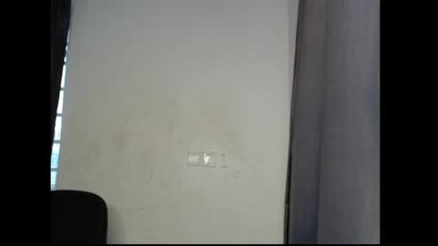 caroline online show from April 16, 2026, 11:44 am