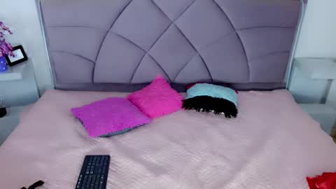 Carolaine01 online show from October 29, 2025, 8:32 pm