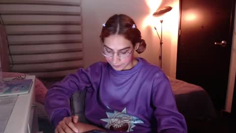 Snapshot of carolayn12 chatting on December 11, 2024, 2:52 am Carolayn online show from December 11, 2024, 2:52 am