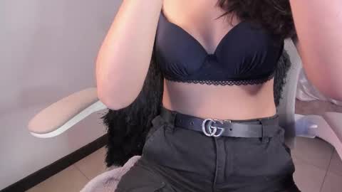 Caroline online show from September 18, 2025, 3:47 pm