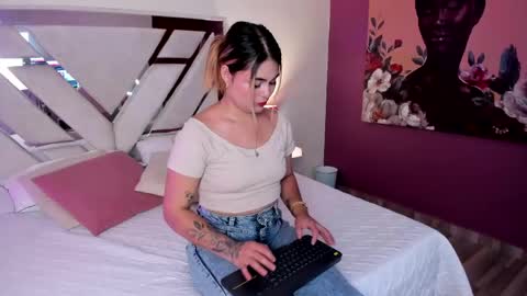 carolina_torres25 online show from May 2, 2026, 1:27 pm