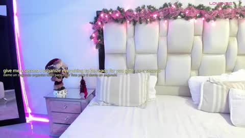 Snapshot of carolinafox_ chatting on December 7, 2024, 12:08 am caroline online show from December 7, 2024, 12:08 am