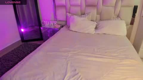 Snapshot of carolinafox_ chatting on November 11, 2025, 5:18 am caroline online show from November 11, 2025, 5:18 am