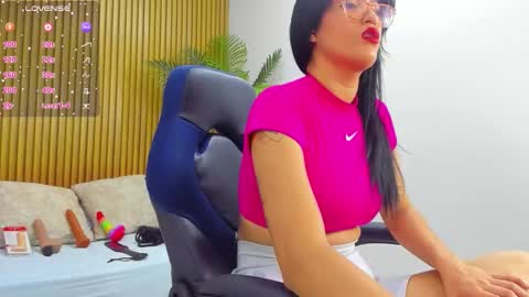 Snapshot of caroline_00403_ chatting on September 27, 2025, 7:08 pm c a r o l i n e online show from September 27, 2025, 7:08 pm