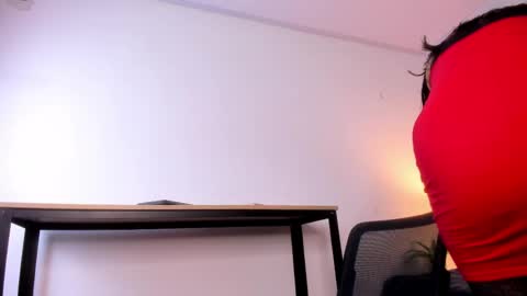  Caroline  online show from April 11, 2026, 11:36 am