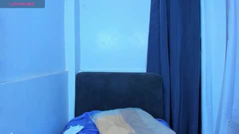 caroline_east online show from November 3, 2025, 11:22 am