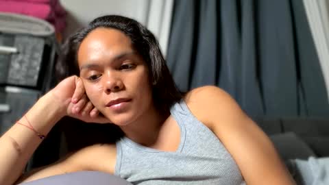 caroline_east online show from April 11, 2026, 11:58 am