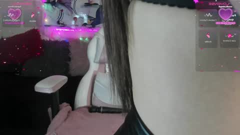 Caroline Lenox online show from January 7, 2025, 6:59 am