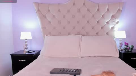 Caroline online show from October 7, 2025, 7:33 pm