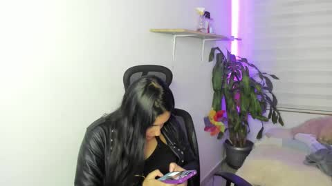 caroline_rodriguez_9 online show from September 30, 2025, 3:33 am