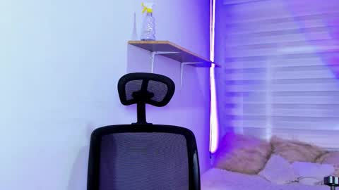 caroline_rodriguez_9 online show from January 8, 2026, 6:54 pm