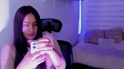 caroline_rodriguez_9 online show from January 15, 2026, 8:23 pm