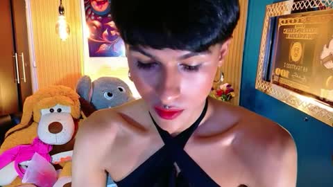 carolinejesh online show from April 19, 2026, 6:10 pm