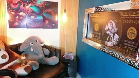 carolinejesh online show from May 27, 2026, 5:10 pm