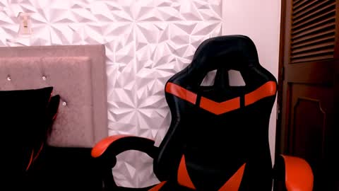 CAROLINE online show from June 3, 2026, 8:25 pm
