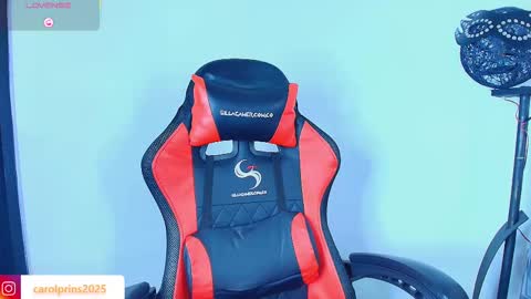 Carolinhe  online show from November 14, 2025, 9:02 pm