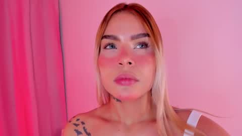 carolinna_ online show from December 10, 2024, 1:00 am