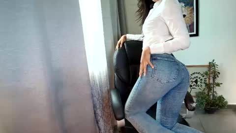 Caro online show from October 17, 2025, 7:49 pm