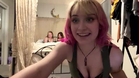 carpetmunchers online show from November 2, 2025, 3:53 am