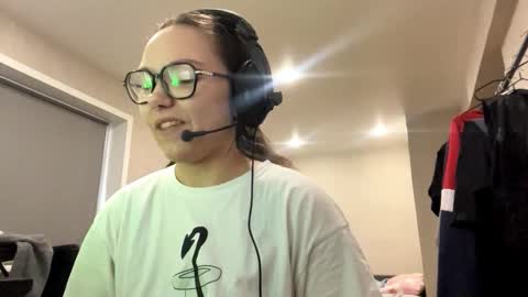 Emilia online show from December 3, 2025, 3:14 am