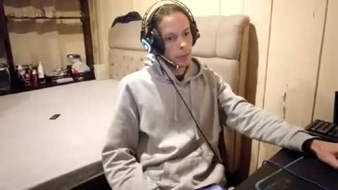 Snapshot of carv4lholpz chatting on June 10, 2026, 9:03 pm carv4lholpz online show from June 10, 2026, 9:03 pm