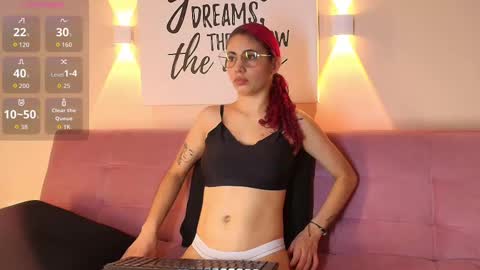 Snapshot of caseydevon chatting on October 16, 2025, 12:17 pm Casey online show from October 16, 2025, 12:17 pm