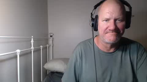 Snapshot of casinocam chatting on April 24, 2026, 12:35 am CasinoCam online show from April 24, 2026, 12:35 am