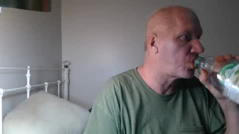 Snapshot of casinocam chatting on May 5, 2026, 1:57 am CasinoCam online show from May 5, 2026, 1:57 am