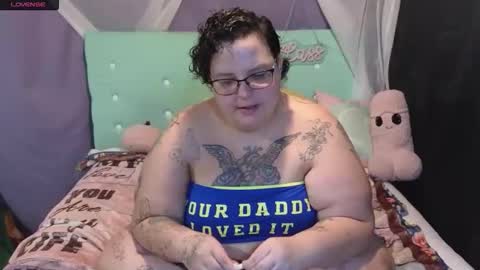 Snapshot of casserole_bbw chatting on October 20, 2025, 12:49 pm Casserole bbw online show from October 20, 2025, 12:49 pm