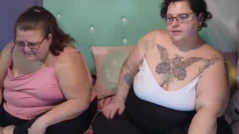 Snapshot of casserole_bbw chatting on November 4, 2025, 2:21 am Casserole bbw online show from November 4, 2025, 2:21 am