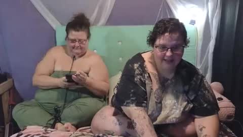 Snapshot of casserole_bbw chatting on November 8, 2025, 3:23 pm Casserole bbw online show from November 8, 2025, 3:23 pm
