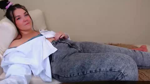 Anna online show from October 22, 2025, 2:23 am