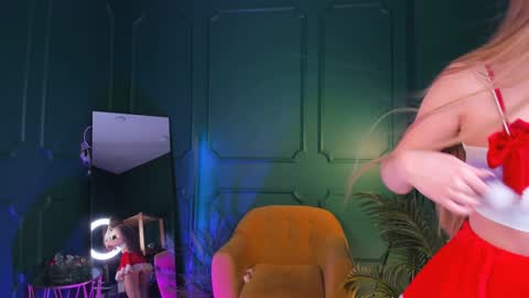 Hello my name is Cassie and my friend Nilo is also here online show from December 24, 2024, 1:39 pm