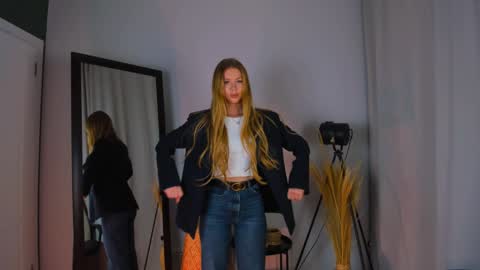 Hello my name is Cassie and my friend Nilo is also here online show from January 29, 2025, 12:35 pm