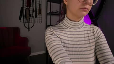 assie online show from September 16, 2025, 8:43 pm