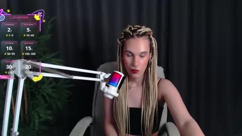 Snapshot of cassiemich chatting on December 1, 2025, 9:09 pm Cassie online show from December 1, 2025, 9:09 pm