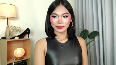 CatalenaX online show from November 11, 2025, 3:34 pm