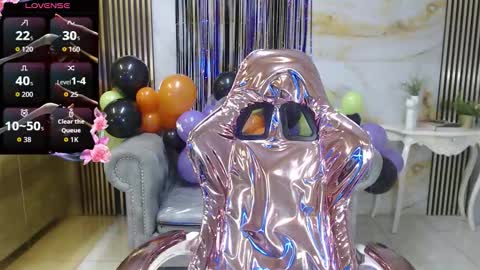 Catalina  online show from October 30, 2025, 1:23 pm