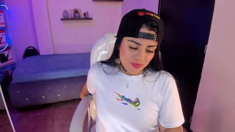 Catalina online show from December 22, 2024, 9:09 pm