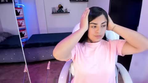 Catalina online show from February 10, 2025, 7:49 pm