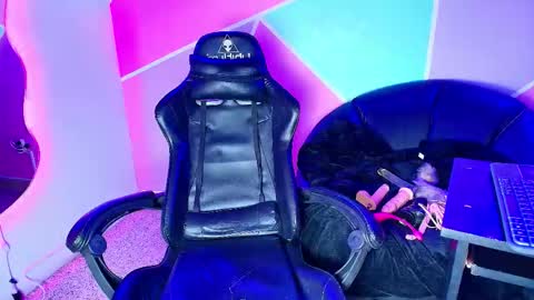 Catalina online show from December 17, 2025, 11:11 pm