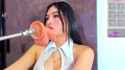 Catalina online show from November 9, 2025, 8:07 pm