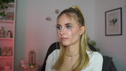 catecrago  online show from February 19, 2025, 5:27 pm